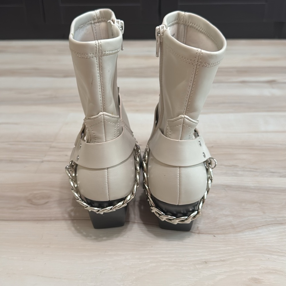 DV Dolce Vita Keeler White Moto Harness Chain Boots Western Biker Booties 7.5 - Picture 6 of 8